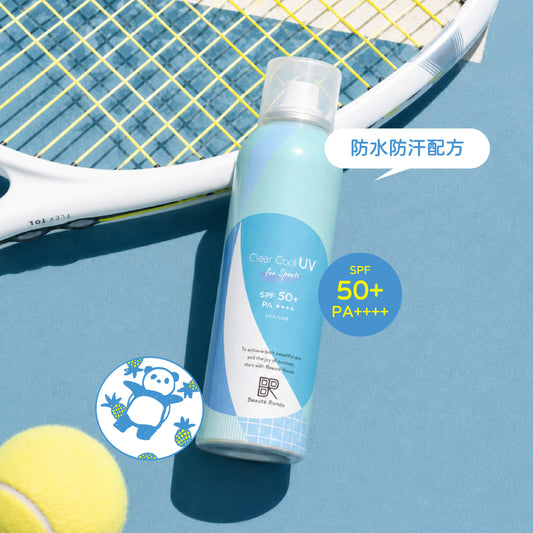 Withfam Clear Cool UV Spray for Sports SPF50+ PA++++ 防曬噴霧 200g，球場背景產品圖，防水防汗配方，適合戶外運動及夏日外出使用。